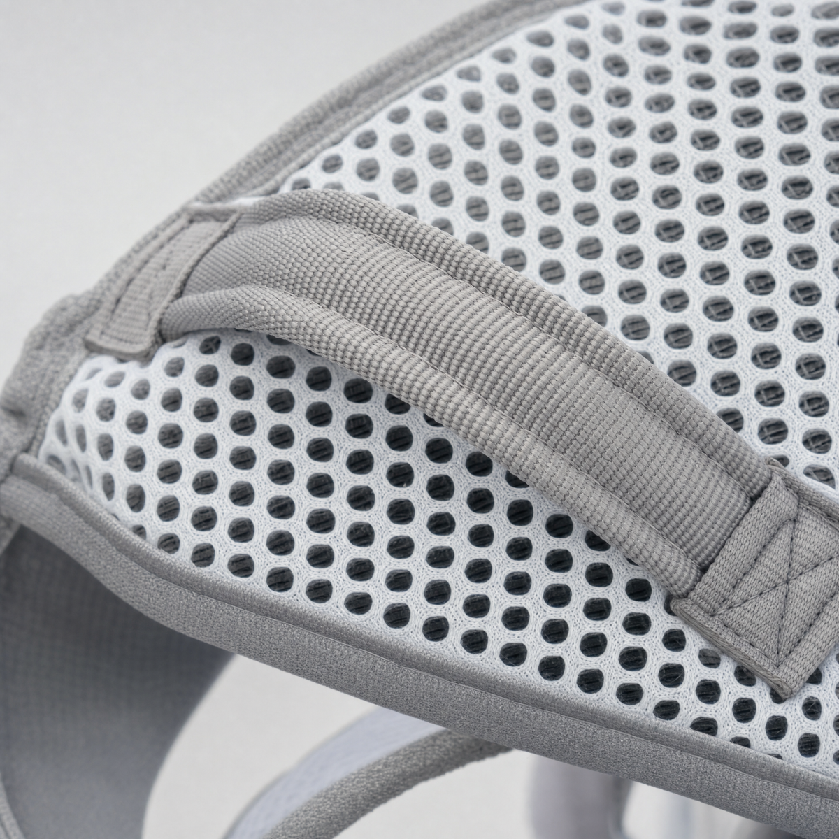 Detail of the spacer mesh panel and reflective piping